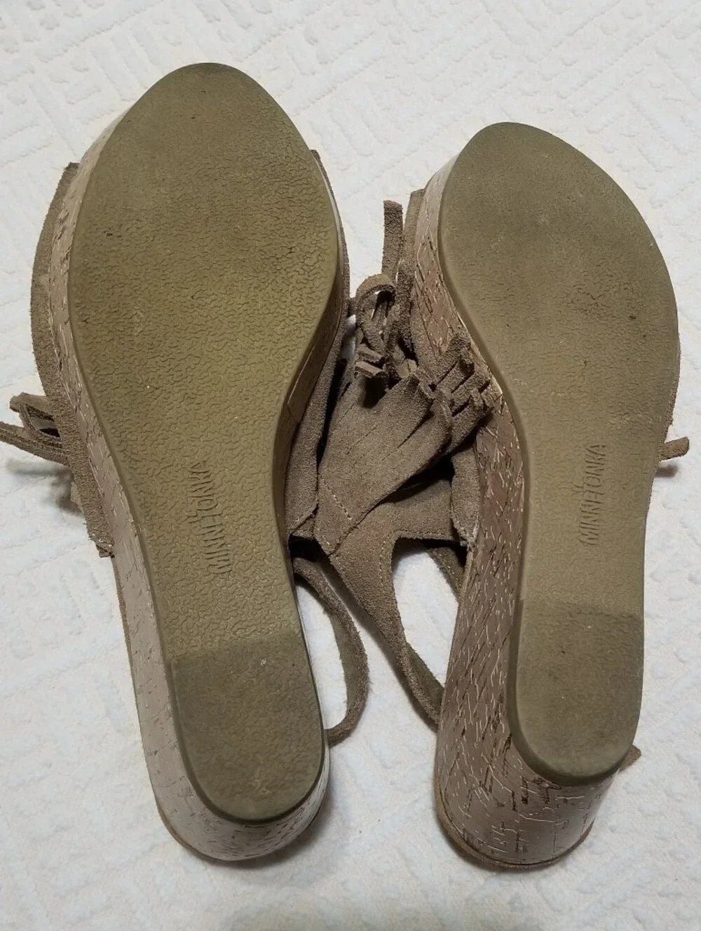 Minnetonka Women’s 10 Tan Suede Fringe Cork Platform Wedge Sandals